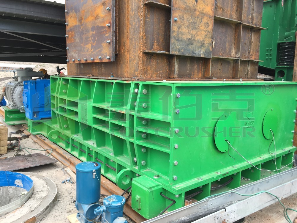 06 重型破碎機(jī)應(yīng)用現(xiàn)場(chǎng).jpg